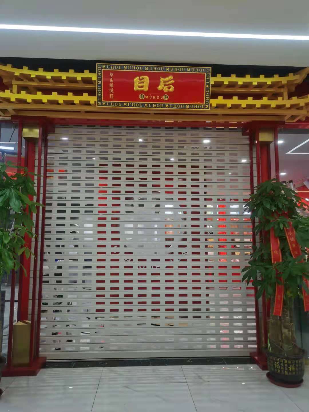 卷簾門(mén)VS傳統(tǒng)門(mén)鎖：一場(chǎng)空間與的“隱形較量”